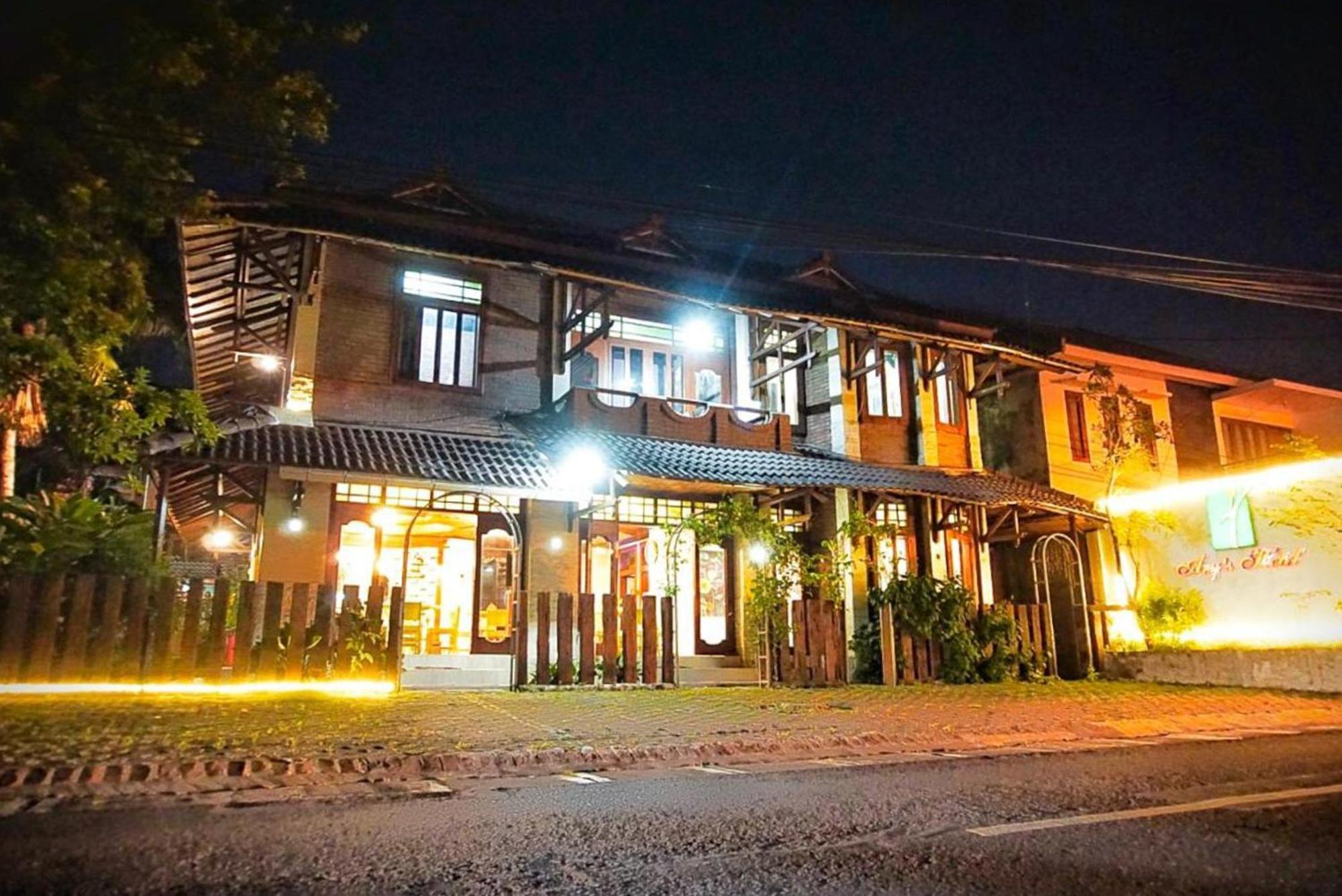 Arys Garden Hotel Yogyakarta Джокьякарта Экстерьер фото