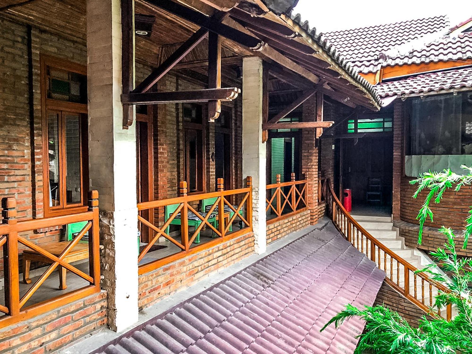Arys Garden Hotel Yogyakarta Джокьякарта Экстерьер фото